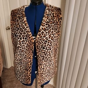 Faux fur leopard printed vest, size medium